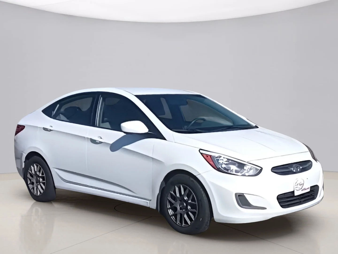 Used 2016 White Hyundai SE image 7