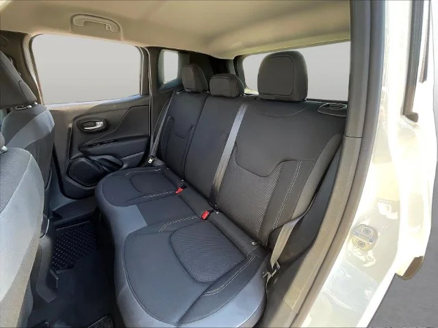 Used 2023 White Jeep Altitude image 23
