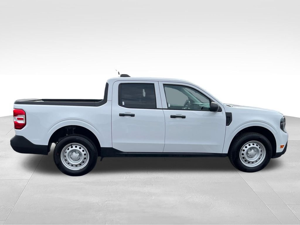 Used 2025 White Ford XL image 7