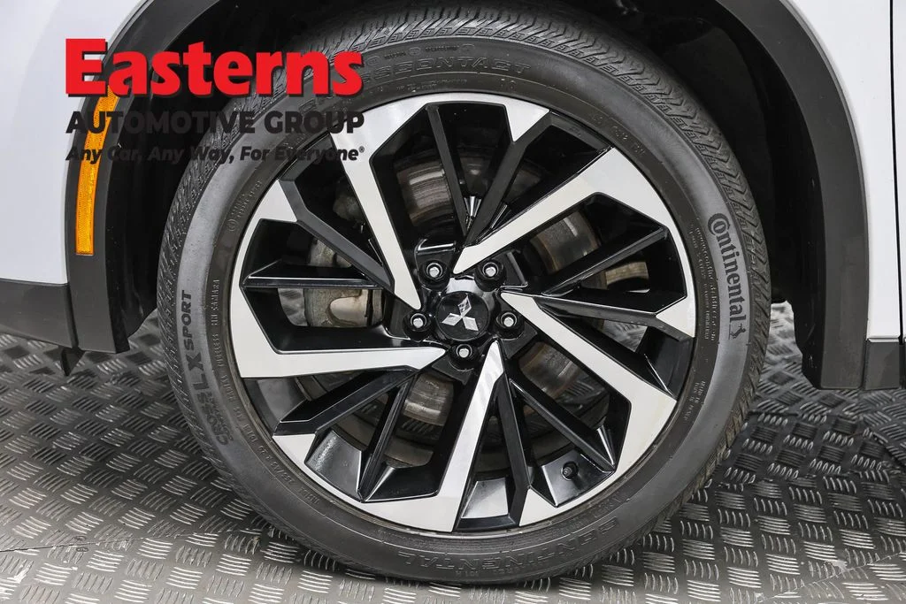 Used 2024 White Mitsubishi SE image 32