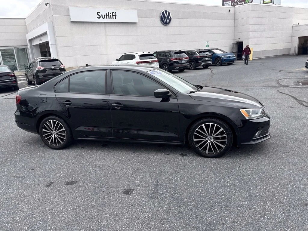 Used 2016 Black Uni Volkswagen 1.8T Sport image 16