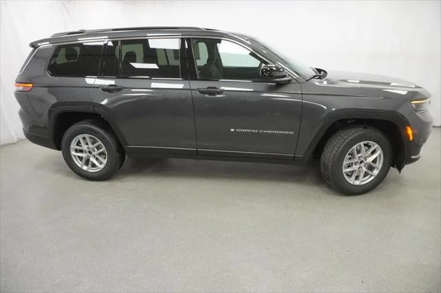 New 2026 Baltic Gray Metallic Clear-Coat Exterior Paint Jeep Laredo X image 9