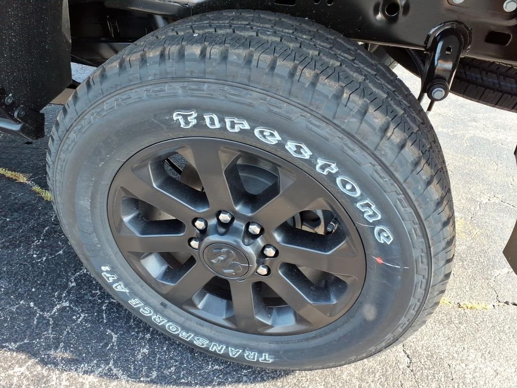 New 2026 Diamond Black Crystal Pearl-Coat Exterior Paint RAM Laramie image 5
