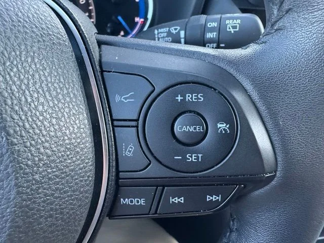Used 2024  Toyota XLE Premium image 25