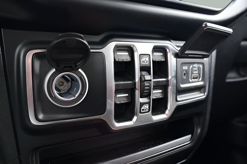 Used 2022 Black Jeep Unlimited Sahara image 26