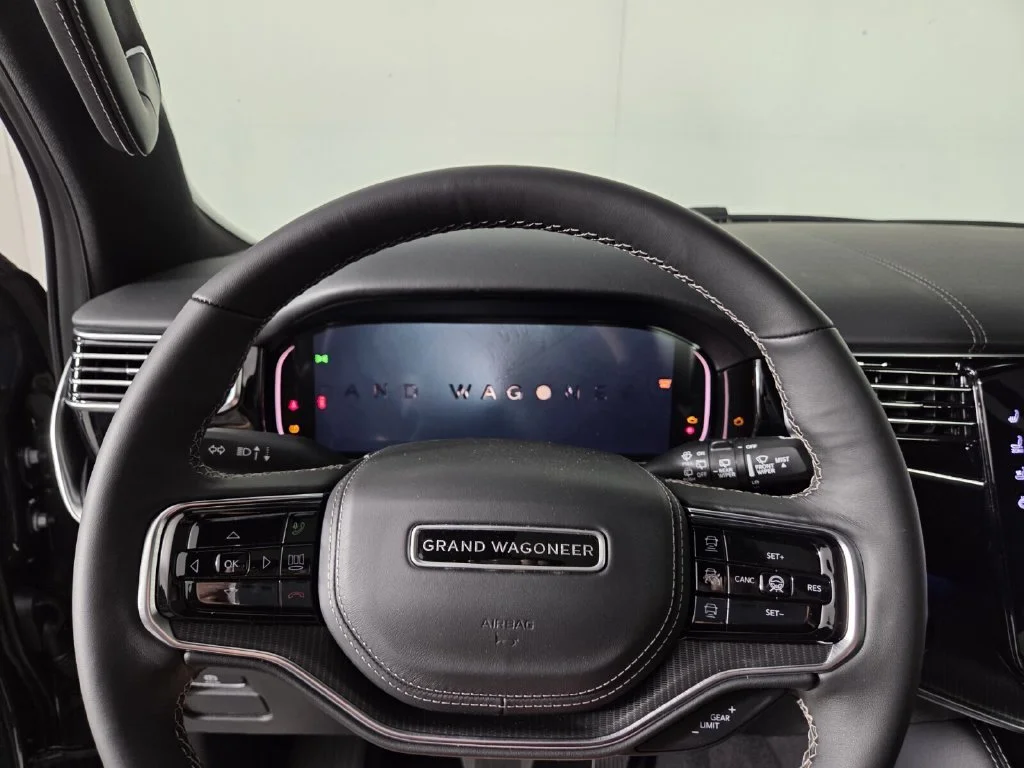 New 2026 Baltic-Gray Metallic Clear-Coat Exterior Paint Jeep Summit Obsidian image 13