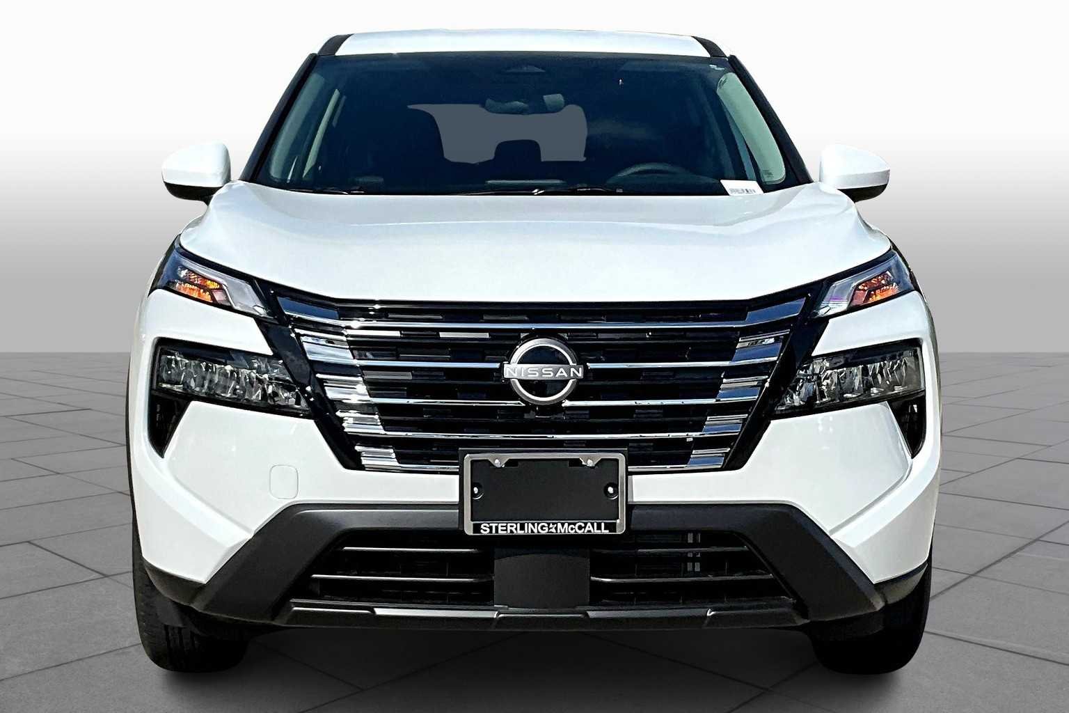 Used 2025 Everest White Pearl Nissan SV image 3