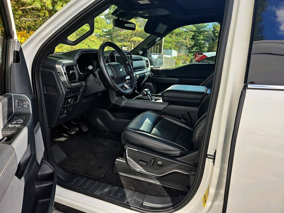Used 2024 White Metallic Ford LARIAT image 4