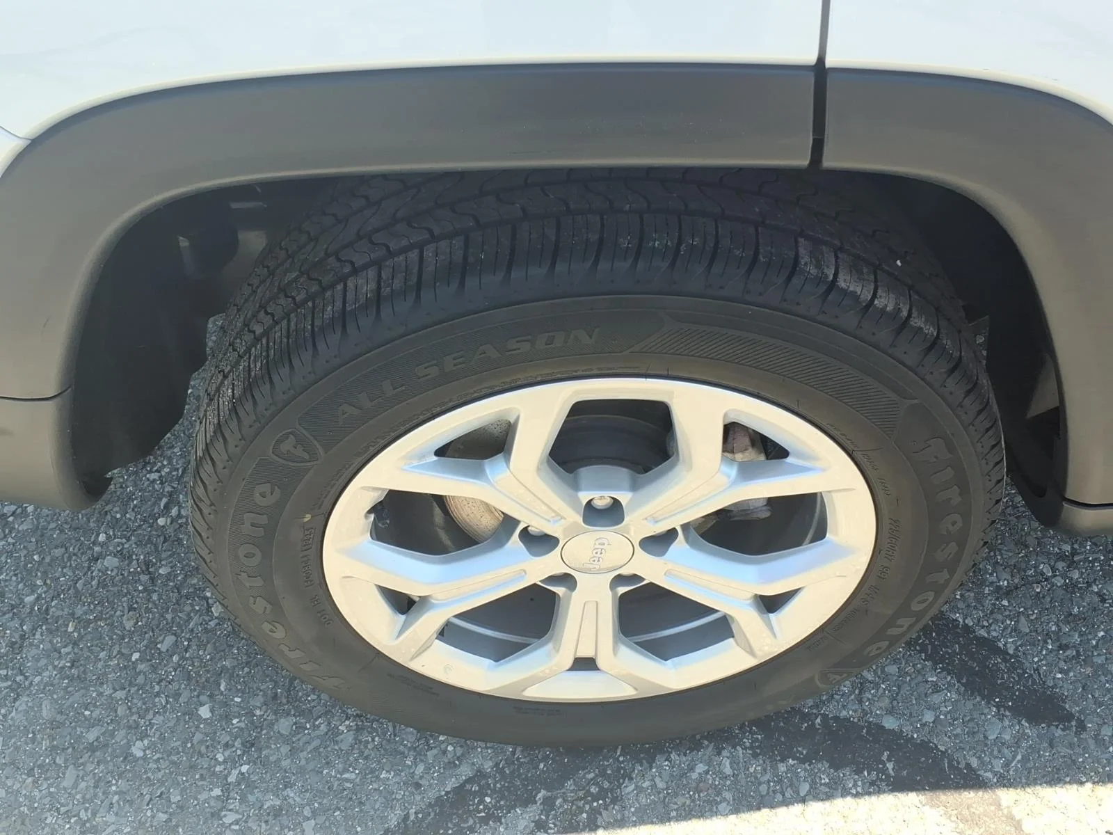Used 2024 Bright White Clearcoat Jeep Latitude image 13