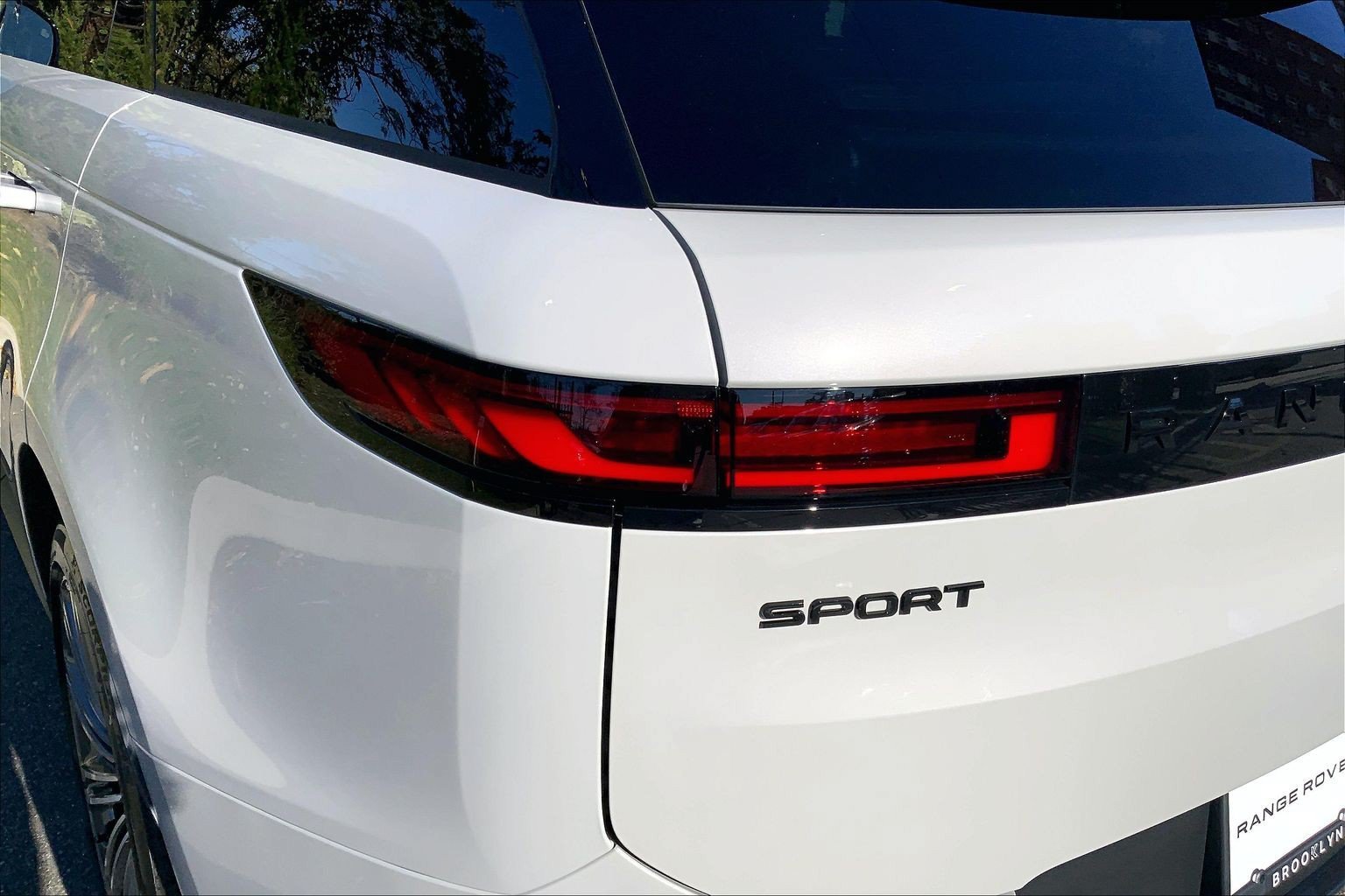 New 2027 Borasco Grey Land Rover  SE P360 image 14