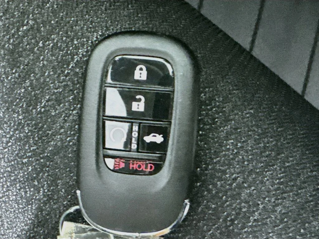 Used 2026 Silver Honda SE image 37