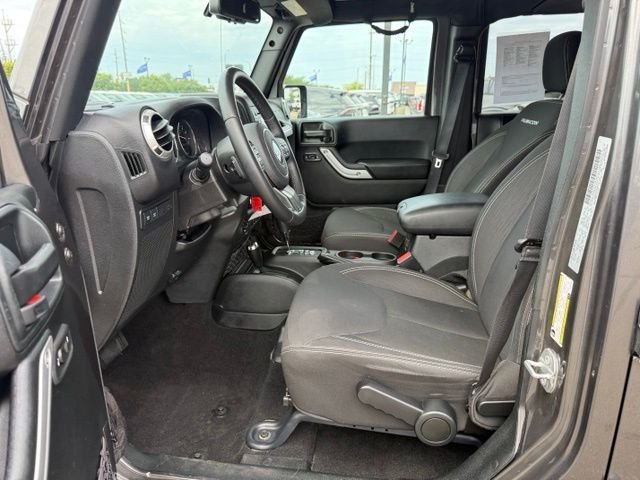 Used 2017 Gray Jeep Unlimited Rubicon image 2