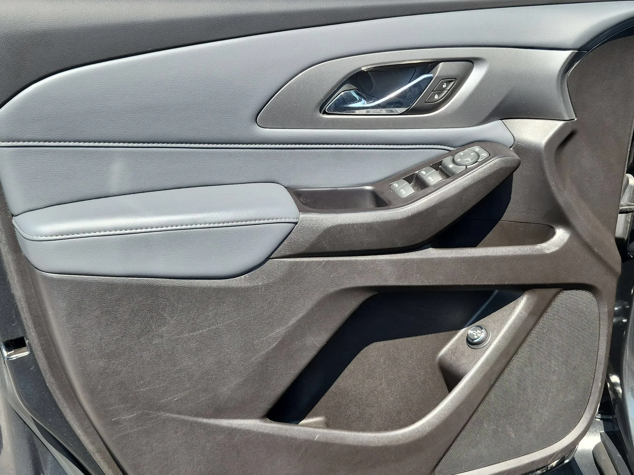 Used 2019 Graphite Metallic Chevrolet LT Cloth image 20