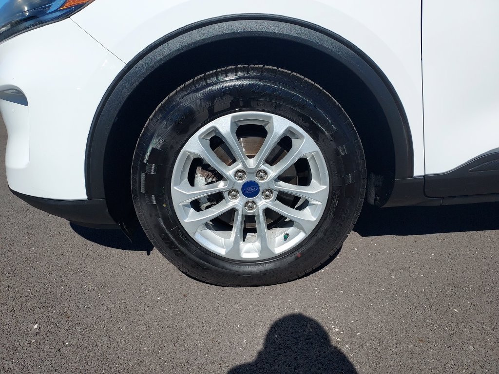Used 2021 White Ford SE image 9