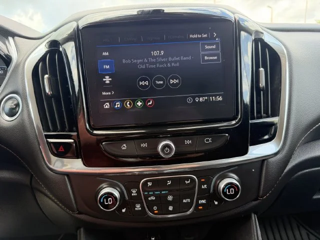 Used 2020 SILVER ICE METALLIC Chevrolet LT Cloth image 24