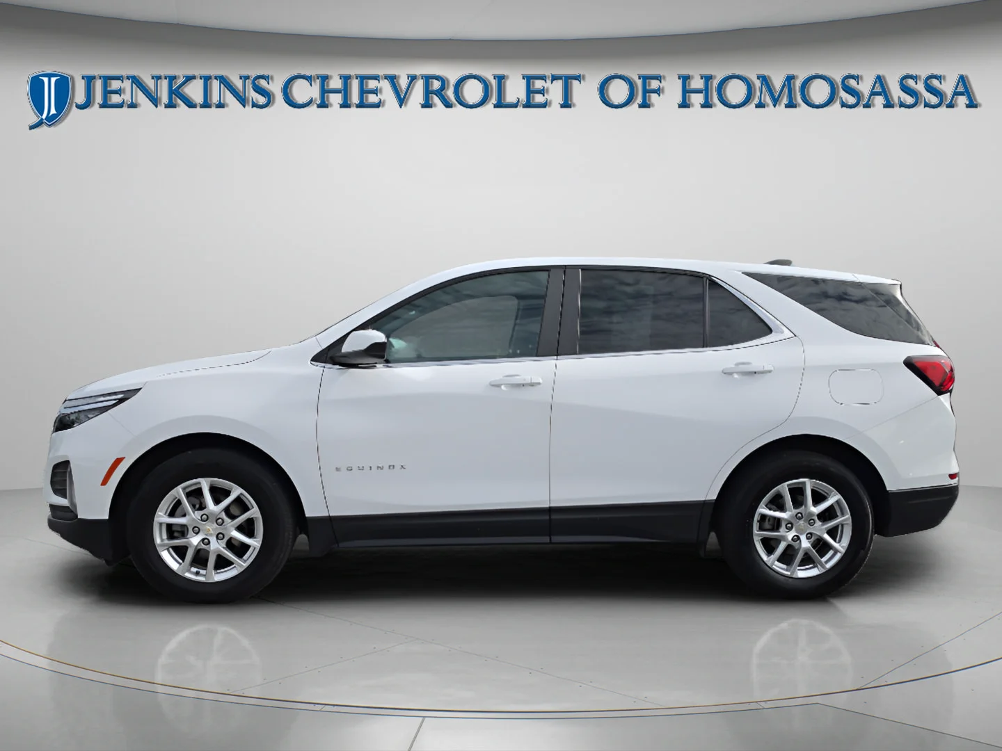 Used 2024 Summit White Chevrolet LT image 9