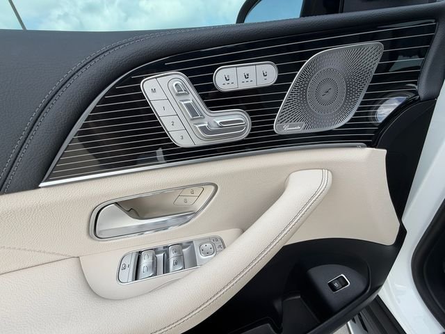 Used 2024  Mercedes-Benz GLS 580 image 11