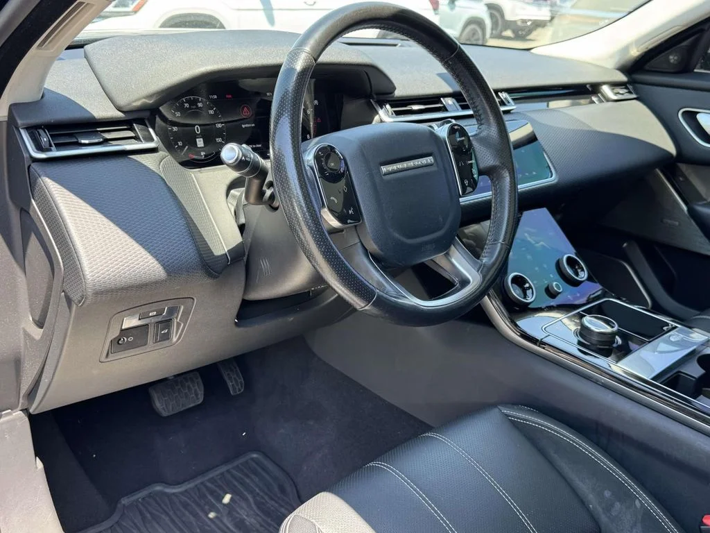 Used 2018  Land Rover S image 2