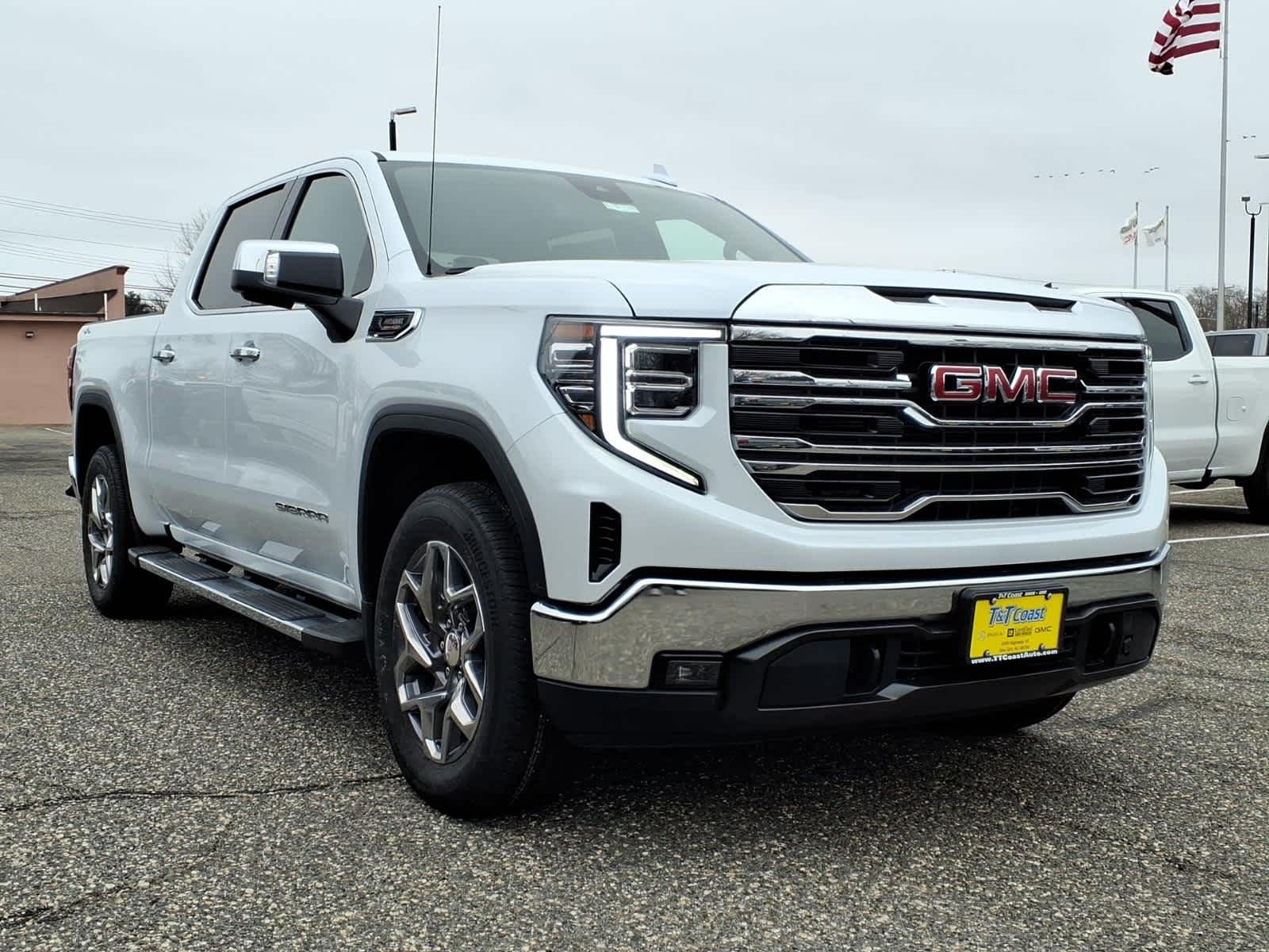New 2026 Glacier White Tricoat GMC SLT image 3