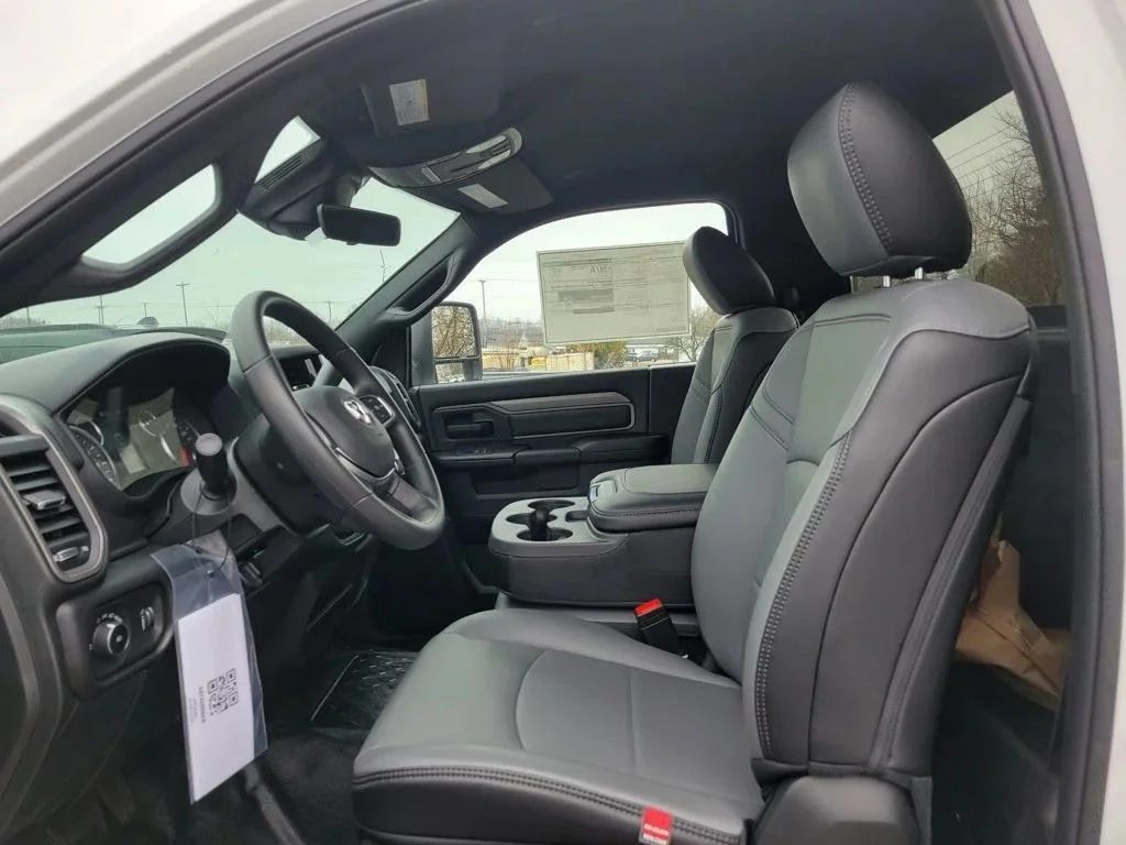 2026 RAM 3500 Chassis Tradesman - Photo 9