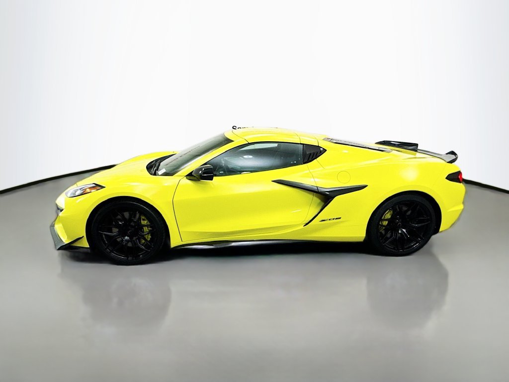Used 2023 Yellow Chevrolet Z06 image 4