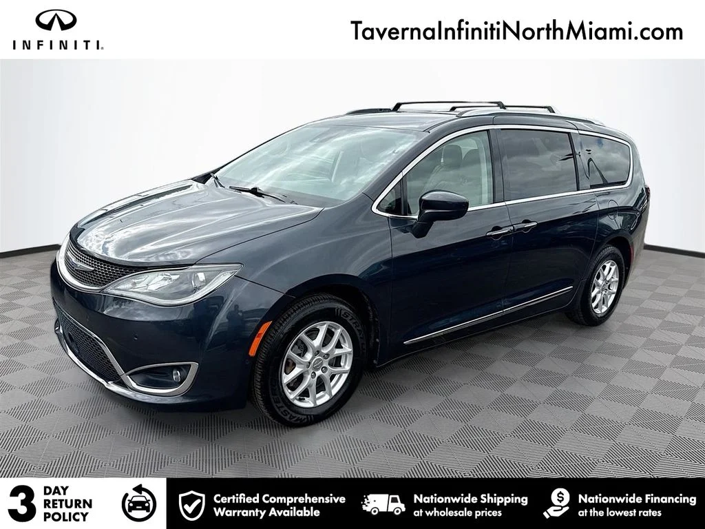 2020 Chrysler Pacifica Touring L's photo