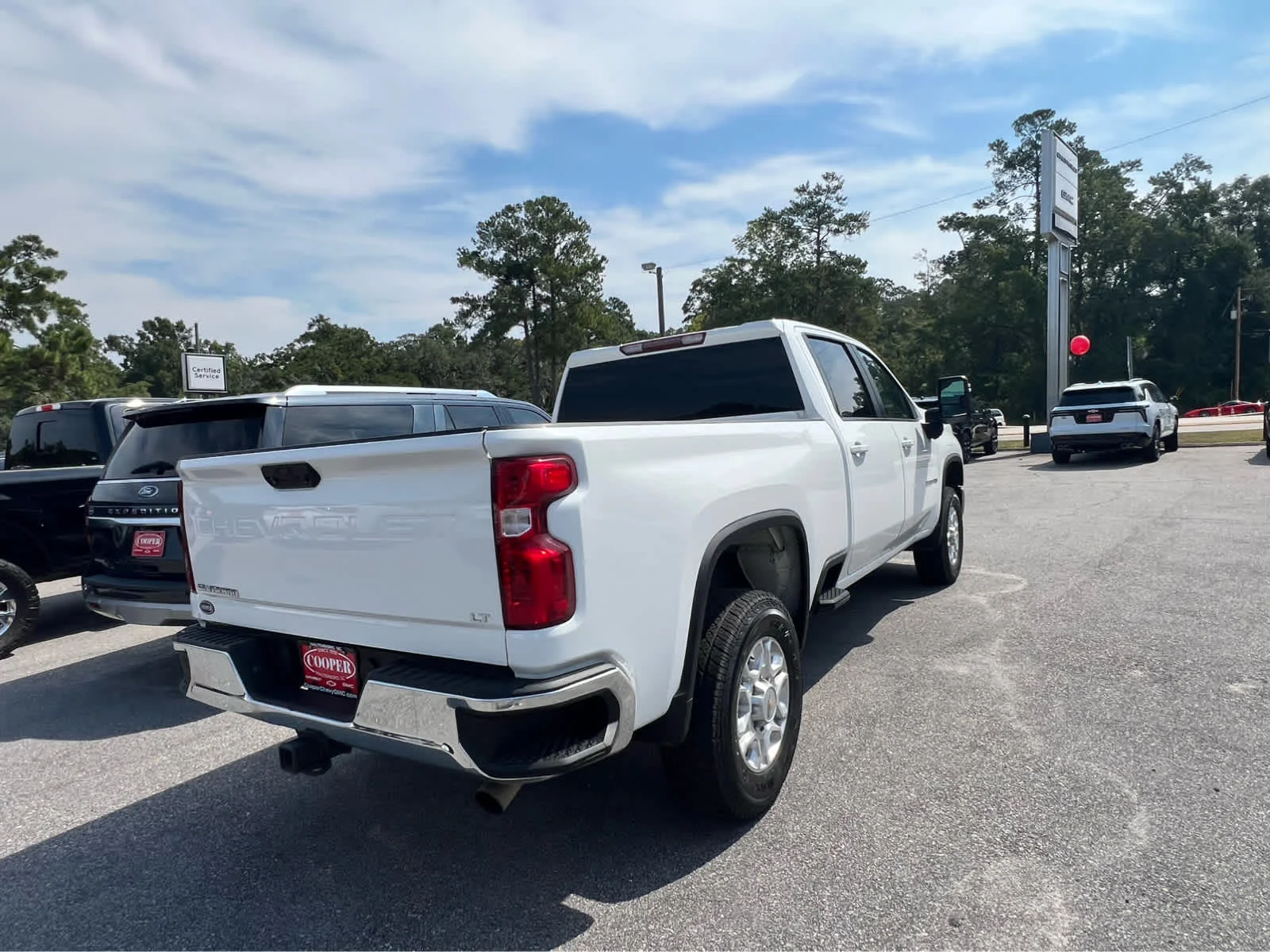 Used 2024 Summit White Chevrolet LT image 3