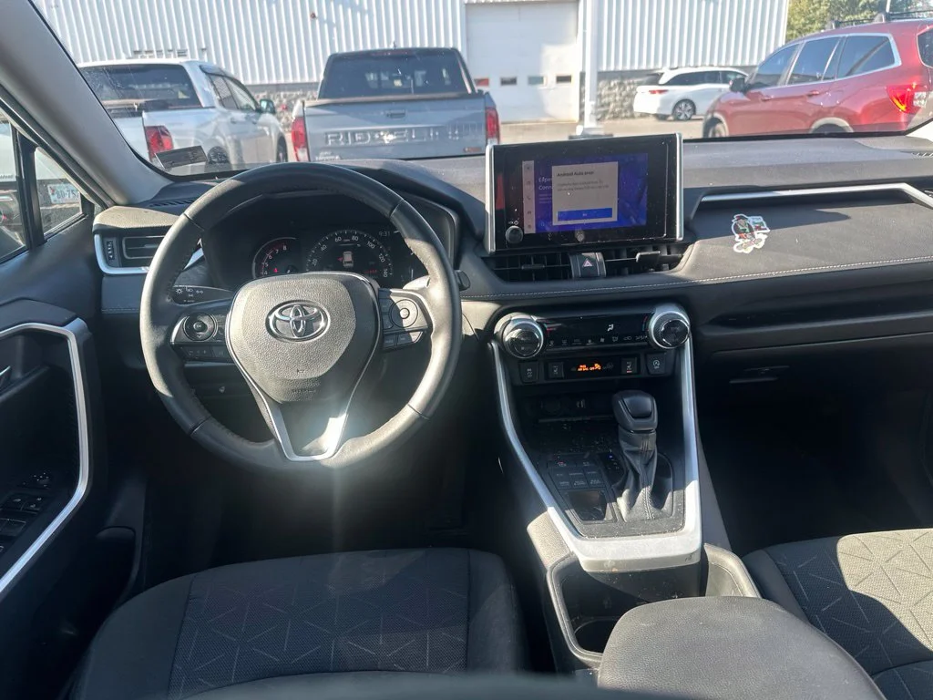 Used 2023  Toyota XLE image 16