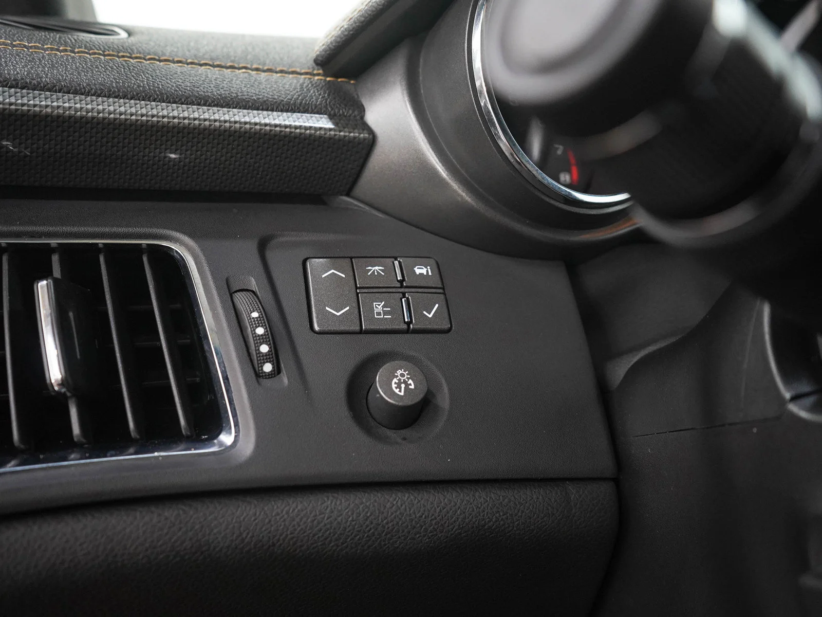 Used 2012 Black Cadillac 2dr Cpe image 19
