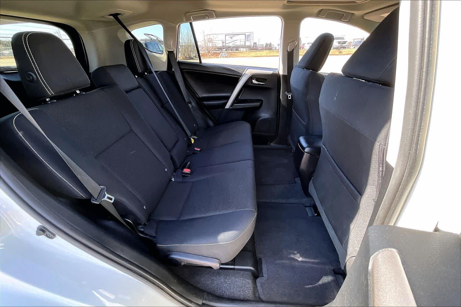 Used 2016 Super White Toyota XLE image 19