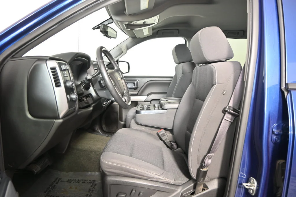 Used 2017 DEEP OCEAN BLUE METALLIC Chevrolet LT image 20
