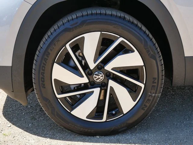 New 2026 Black Volkswagen 1.5T S image 5