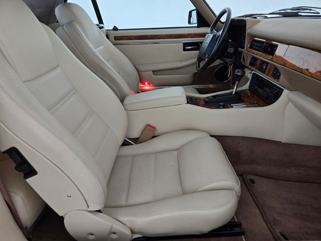 Used 1995 Green Jaguar 2+2 image 3
