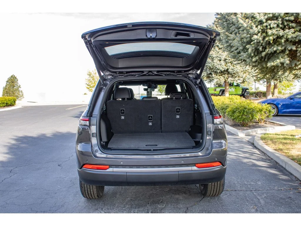 New 2026 Baltic Gray Metallic Clearcoat Jeep Laredo Altitude image 11