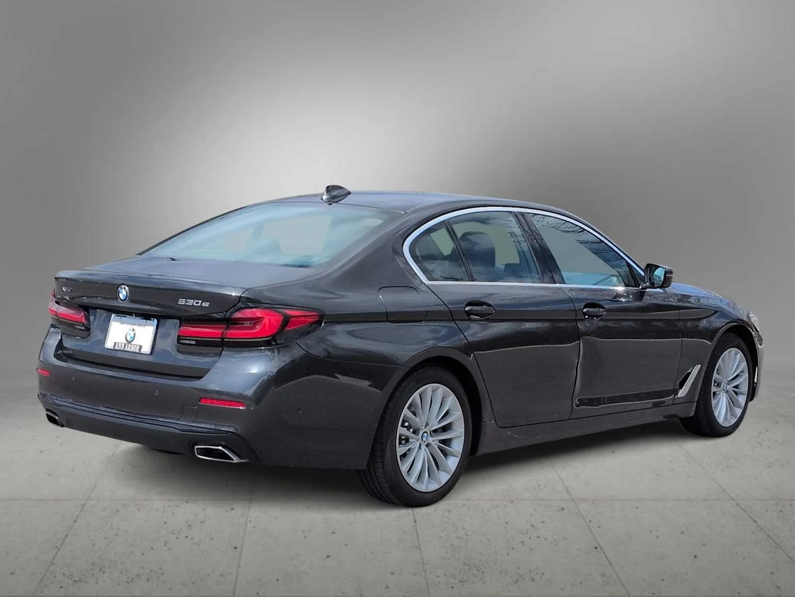 Used 2021 Dark Graphite Metallic BMW 530e xDrive image 8