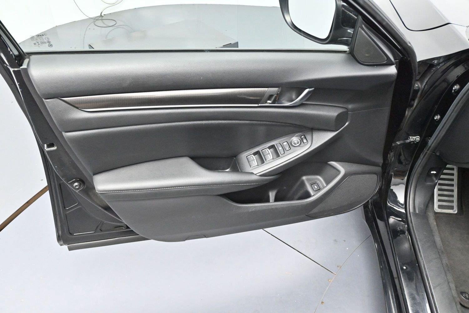 Used 2021 Crystal Black Pearl Honda Sport image 9