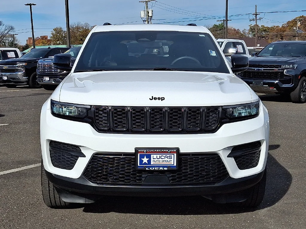 Used 2023 White Jeep Altitude 4x4 image 4