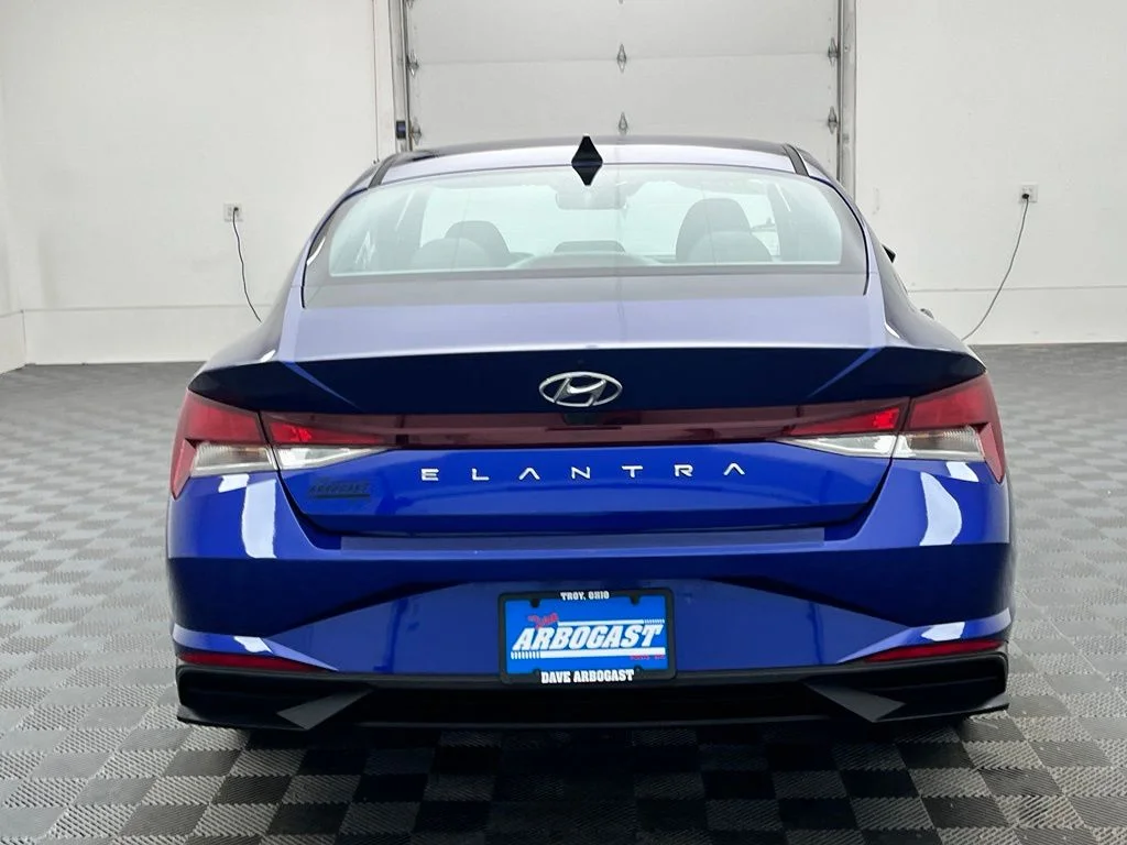 Used 2023 Blue Hyundai SE image 9