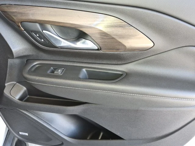 Used 2018 Silver GMC Denali image 22