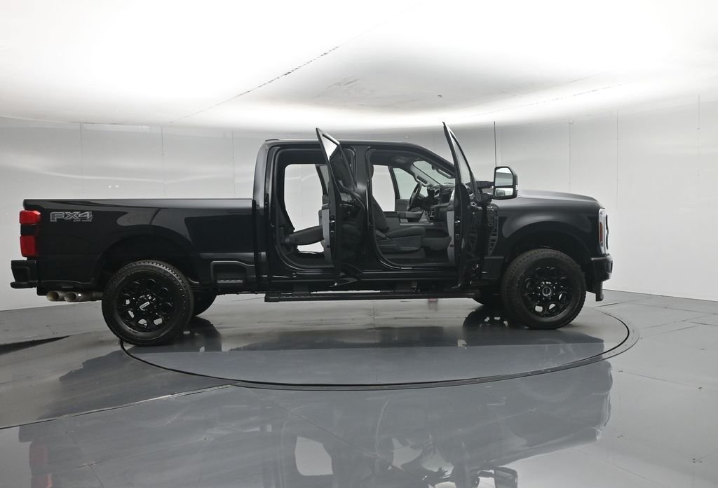 New 2026 Agate Black Metallic Ford XLT image 4