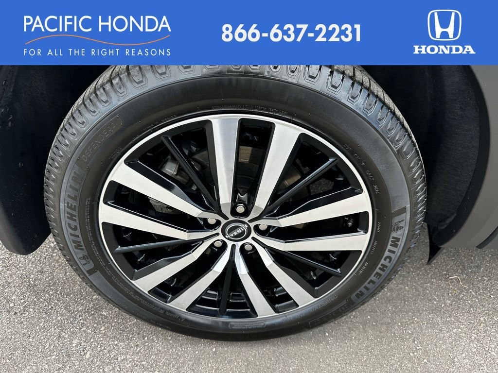 Used 2023 Beige Nissan Platinum image 13