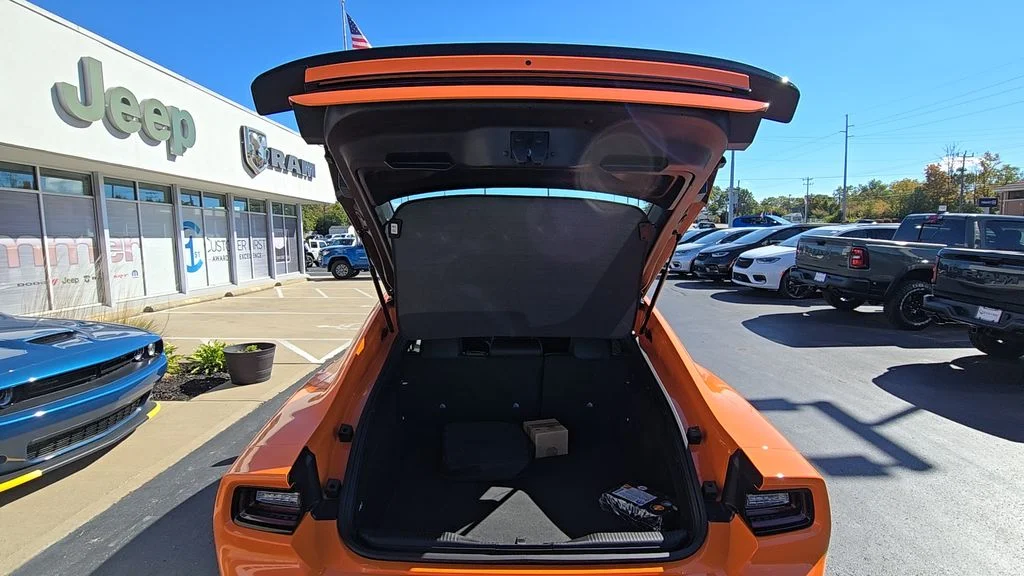 2026 Dodge Charger Daytona Scat Pack - Photo 16