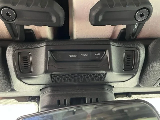 Used 2026 White/off-white Jeep Sport S image 37