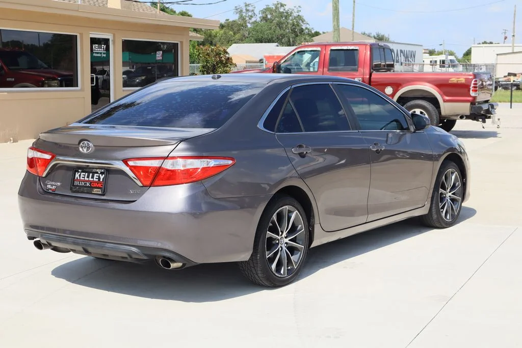 Used 2016 Gray Toyota XSE V6 image 9