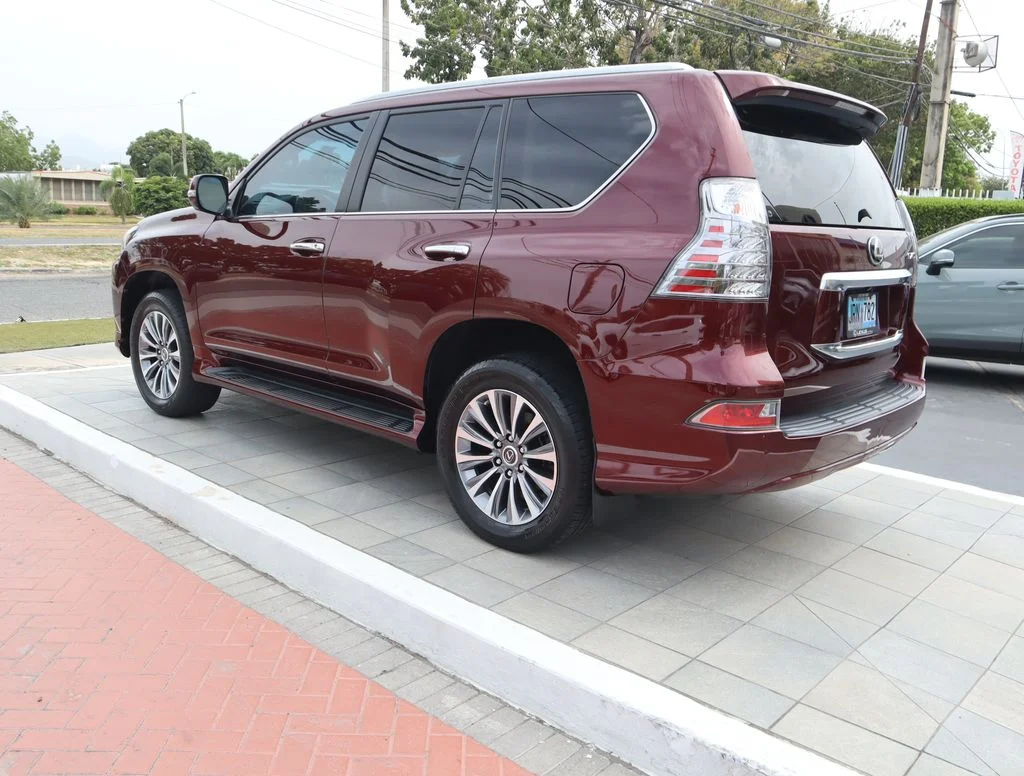 Used 2021  Lexus 460 Luxury image 7