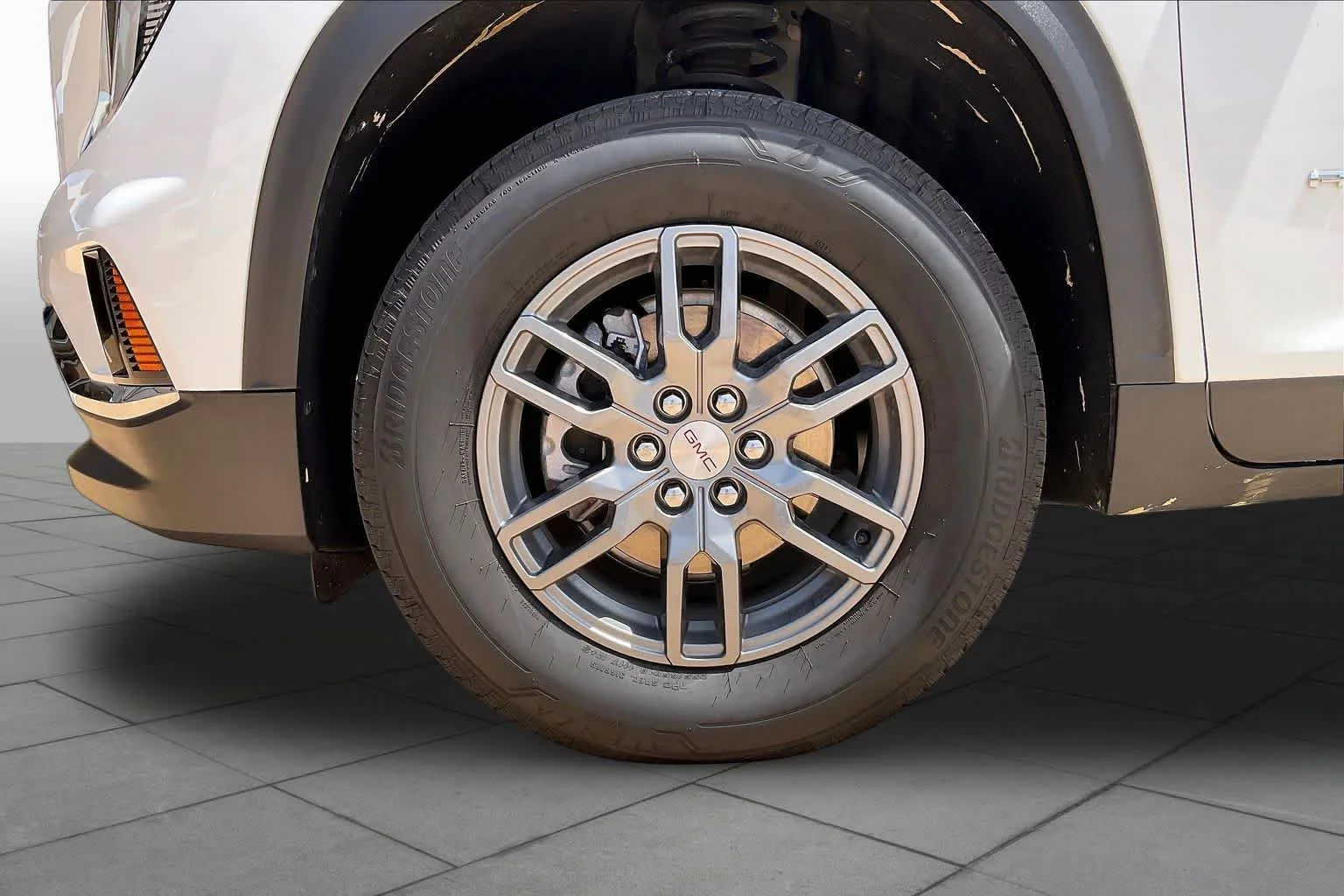 Used 2025 Summit White GMC FWD Elevation image 11