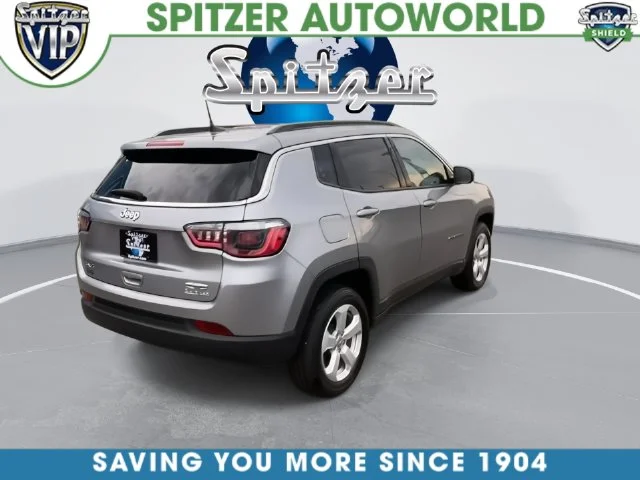 Used 2019 Billet Silver Metallic Clearcoat Jeep Latitude image 14