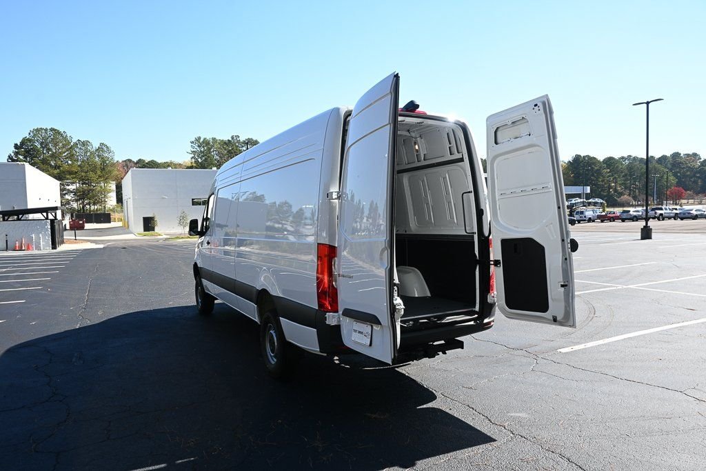 New 2026 Arctic White Mercedes-Benz Cargo 170 WB image 28