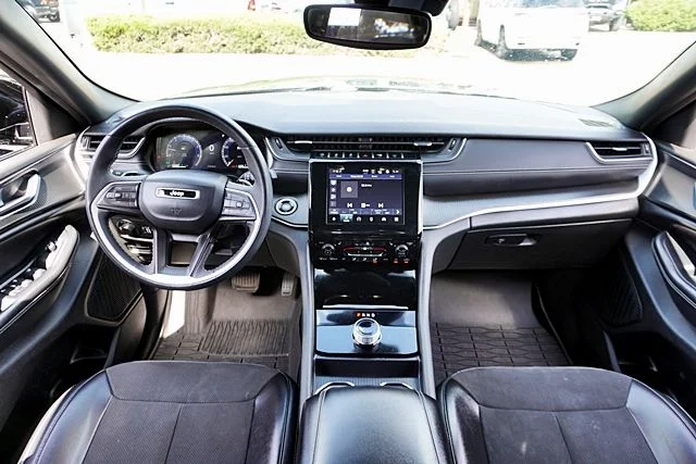 Used 2023 Black Jeep Altitude X image 20