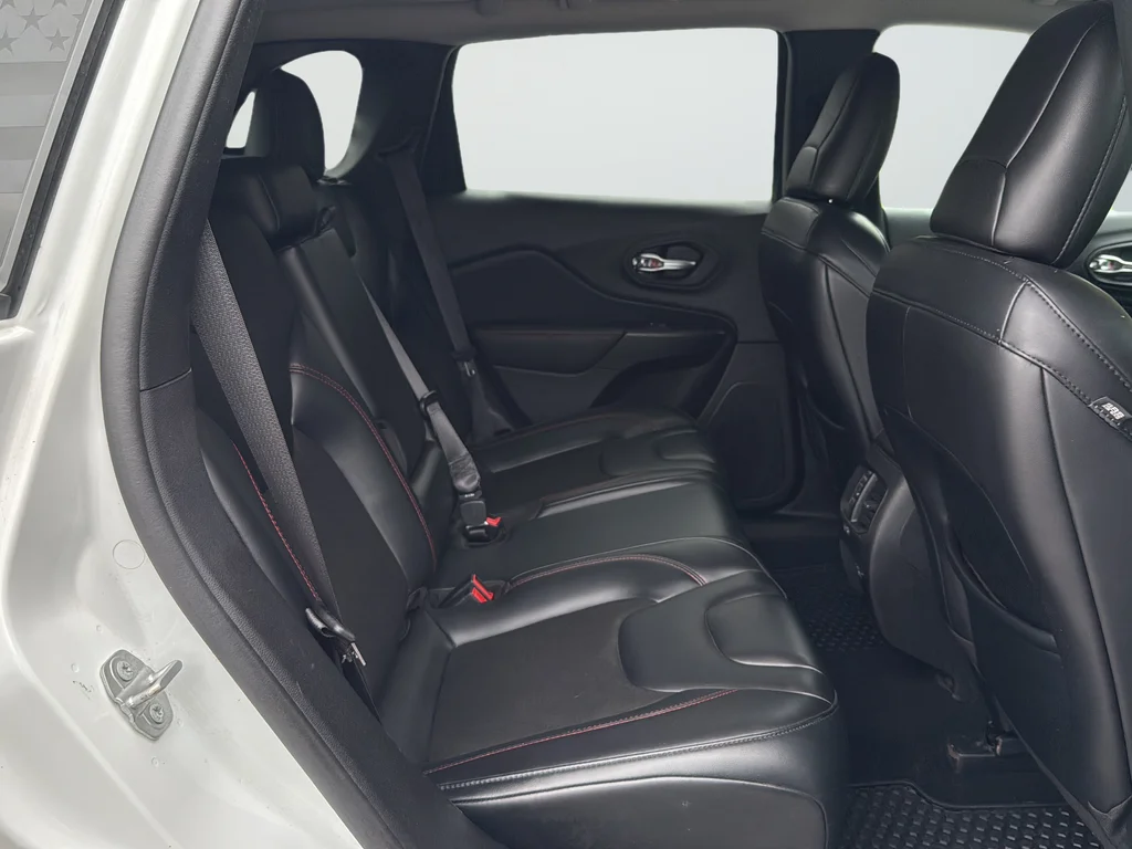 Used 2021 White Jeep Trailhawk image 21